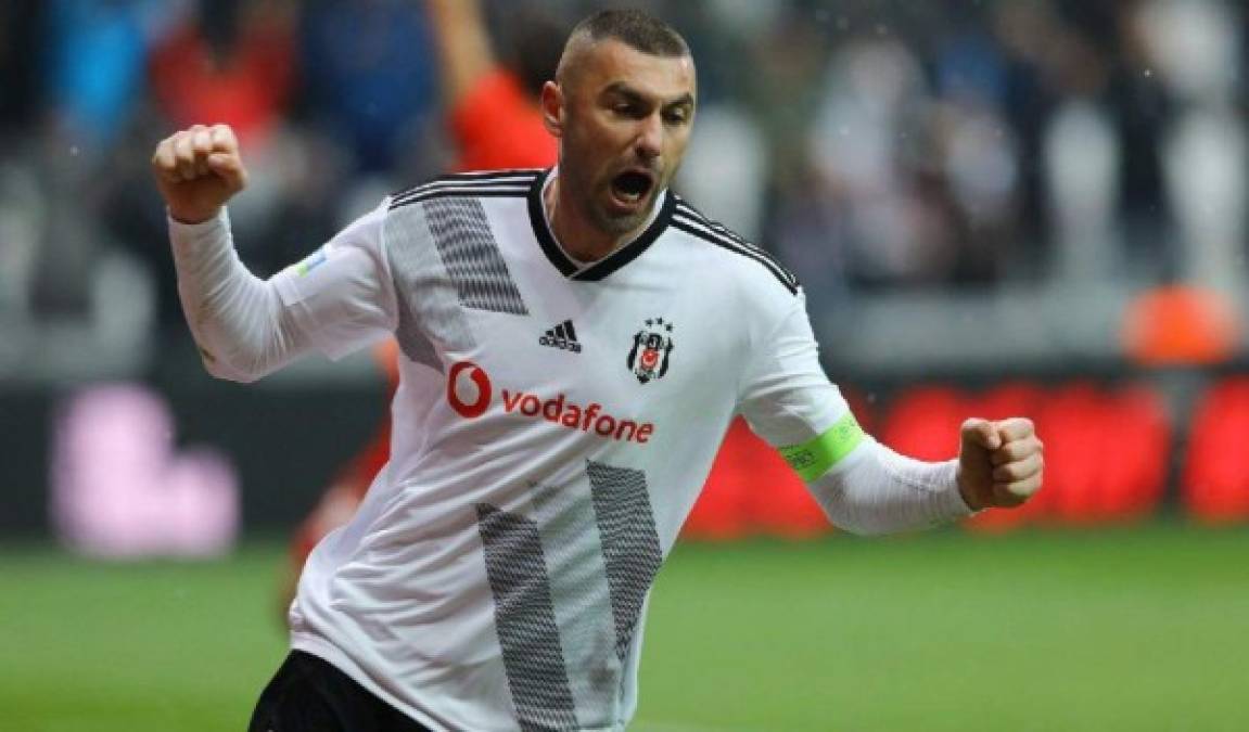 El Lille ha elegido a Burak Yilmaz para reforzar su delantera en este mercado de transferencias. El equipo francés está a la espera de vender a Victor Osimhen al Napoli pero no ha querido parar su planificación por el nigeriano y ha decidido apostar por este delantero turco como nueva punta de ataque.