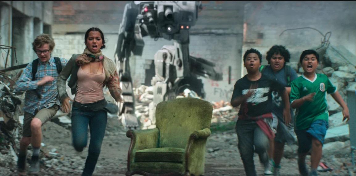 Escena de la participación de Isabela en ‘Transformers- el último caballero’ (2017).