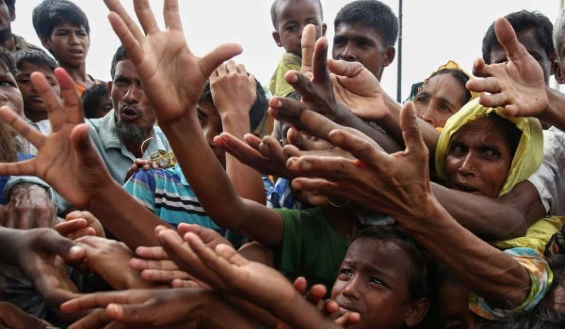 - 'Limpieza étnica' de rohinyás -<br/><br/>Después de los ataques de finales de agosto contra puestos de la policía birmana, el ejército lanzó una represión contra las aldeas rohinyás. <br/><br/>Esto marcó el inicio de un inmenso éxodo de más de 655.000 personas de esta minoría musulmana hacia Bangladés. <br/><br/>La ONU denunció una 'limpieza étnica' y el Alto Comisionado de Derechos Humanos habló de 'elementos de genocidio'.<br/>