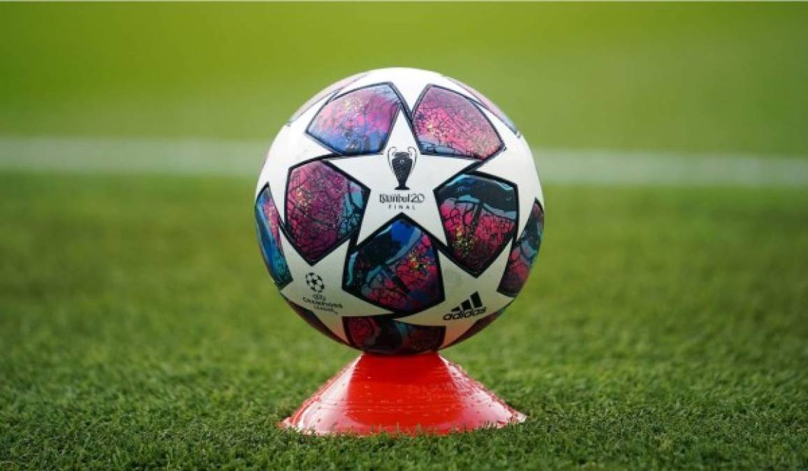 El balón con el que se ha jugado el partido en el Etihad Stadium en la reanudación de la Champions League.