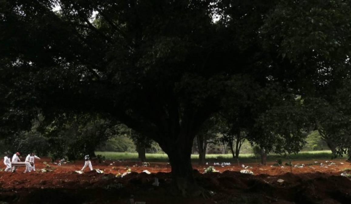 Para Médicos sin Fronteras, la falta de voluntad política para actuar adecuadamente ante esta pandemia es responsable de la muerte de miles de brasileños. Foto AFP