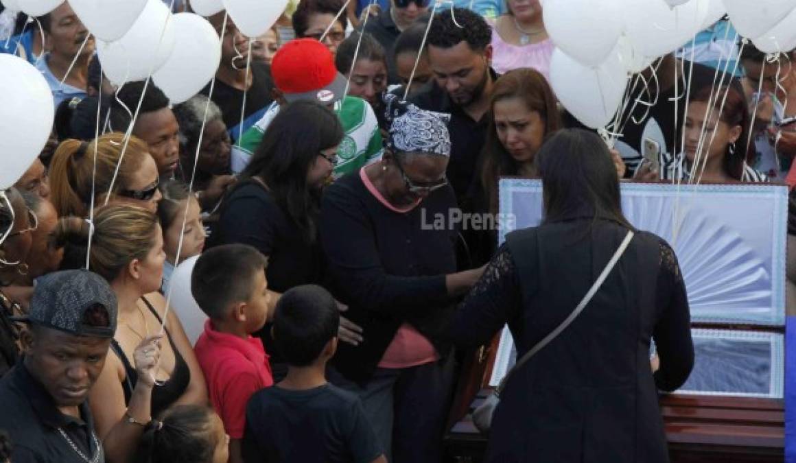 Los familiares de Juan Carlos García le dieron el último adiós a su amado.