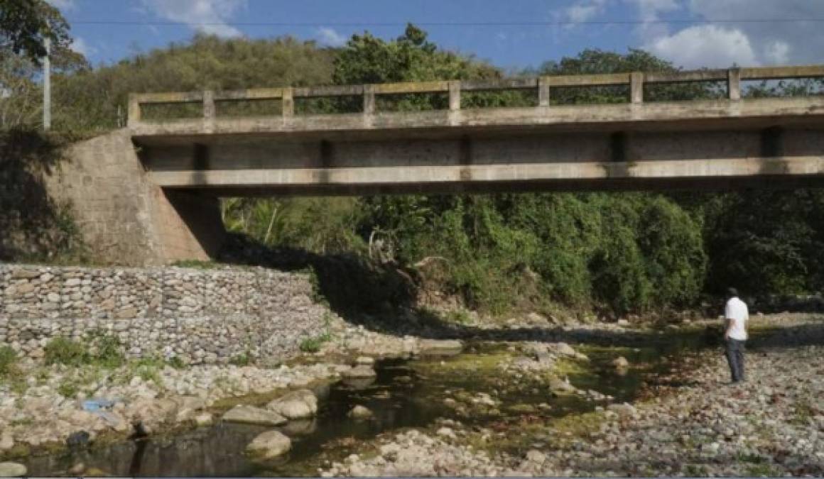 Los pobladores de Santa Bárbara viven los efectos del cambio climático, los ríos que antes fluían con grandes cantidades de agua, ahora parecen calles con piedras, esto ha llevado a raciones extremas del vital liquido a más de 60 mil ciudadanos de este departamento occidental.