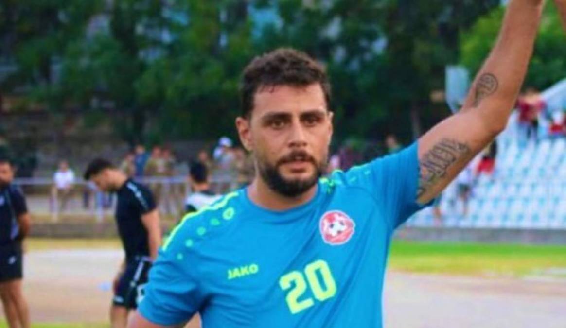 El incidente se produjo en el área periférica de Cola, en el sur de la capital libanesa, y el futbolista fue trasladado inmediatamente a un hospital cercano para tratar la herida, que también le provocó una hemorragia interna.<br/>