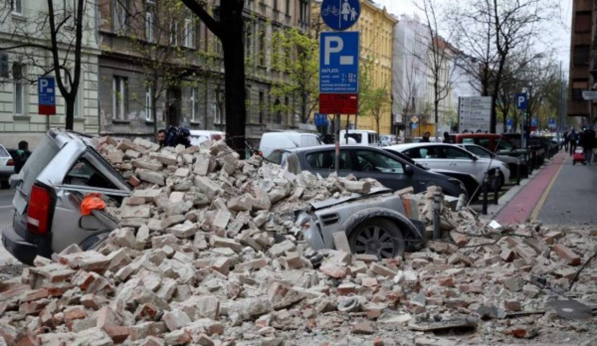 Dos fuertes temblores, con magnitudes de entre 5,0 y 5,5 grados en la escala de Richter, causaron este domingo pánico en Croacia. Fotos EFE y AFP.