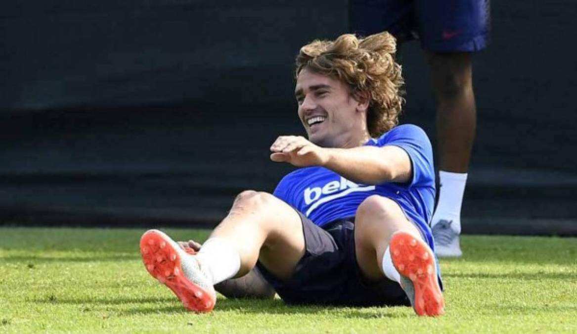 Antoine Griezmann recibió su primera 'humillación' como jugador del Barcelona. Resulta que al atacante francés le hicieron tremendo caño que desató la risa de sus compañeros.