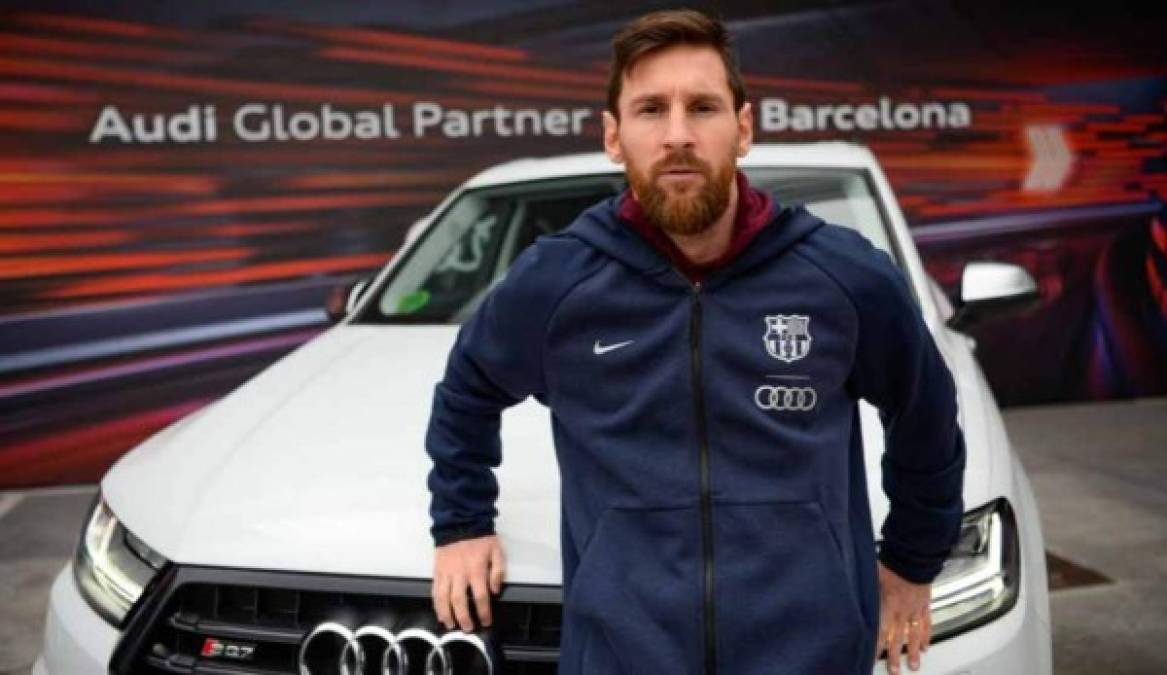 Los jugadores del FC Barcelona reciberon de forma gratuita este miércoles espectaculares vehículos Audi. El crack argentino Lionel Messi optó por el SQ7, el todocamino diésel más potente del mercado.