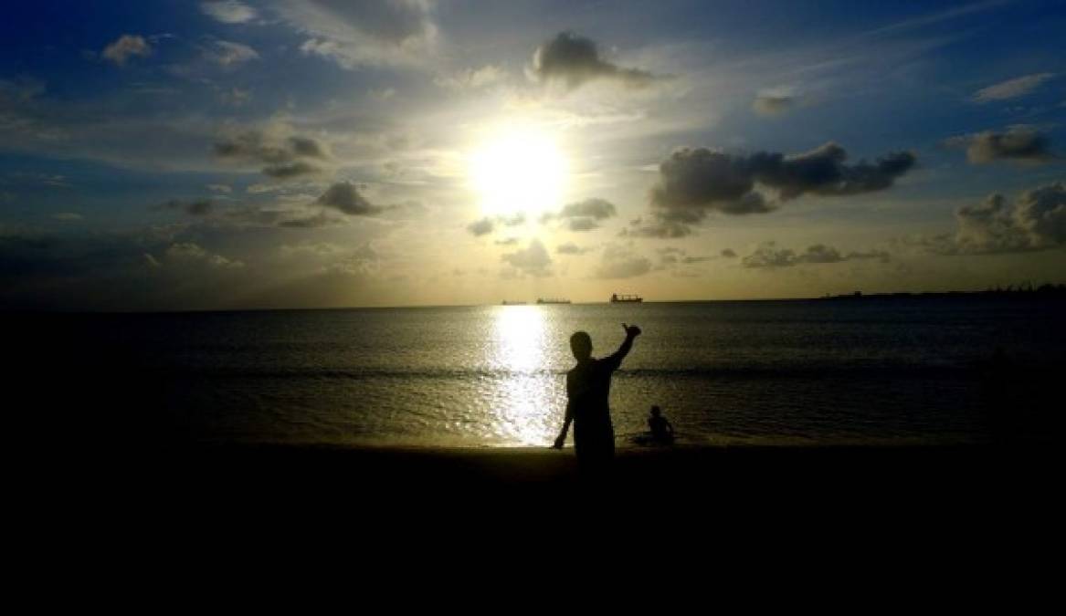 Hermosa vista del amanecer en las playas de Cortés.