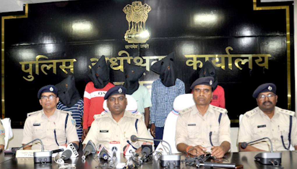 La policía india arrestó a otros cinco hombres en relación con la violación en grupo de Fernanda, con lo que ya son ocho los detenidos a raíz de ese caso, informaron medios locales este martes. 