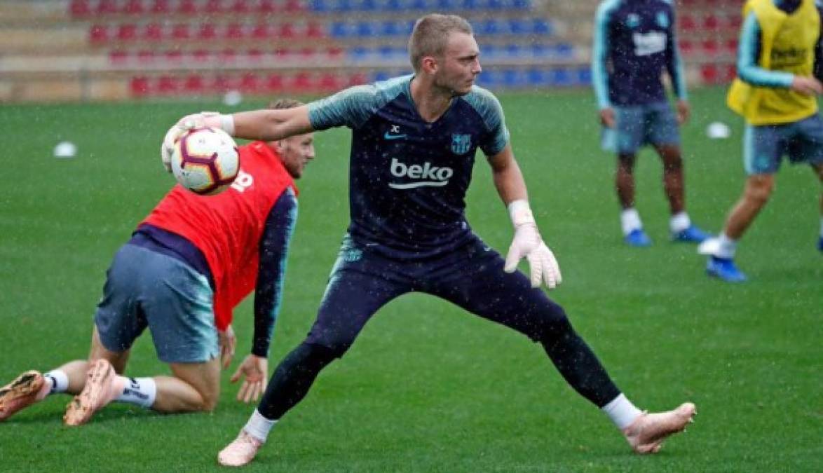 Jasper Cillessen: El portero holandés de 30 años de edad ha pedido salir del Barcelona ya que desea tener más minutos en el club catalán. Se menciona que el Valencia podría ser su nuevo destino.