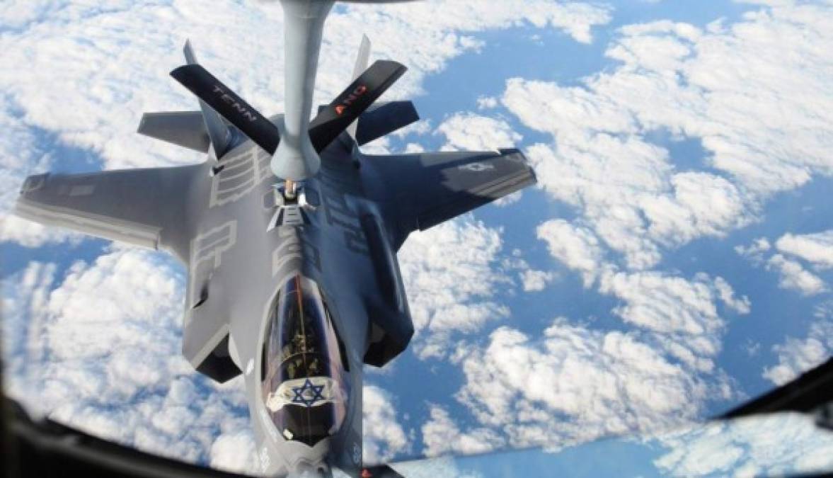 La compañía fabricante, Lockheed Martin, explica que el F-35 es un caza de quinta generación 'que combina sigilo avanzado con velocidad de combate y agilidad, información de sensor y sostenimiento avanzado'.