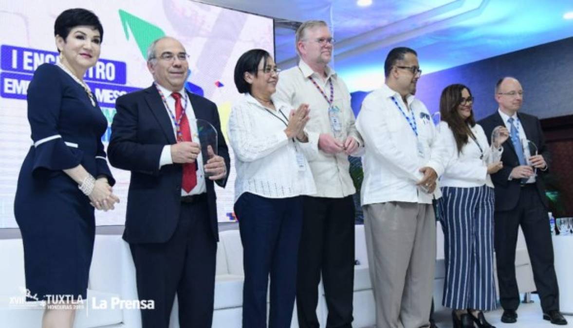 La mejora de los procedimientos y de muchas regulaciones es fundamental para agilizar el tránsito de mercancías en la región, coincidieron hoy autoridades y expertos que participaron en un panel durante el I Encuentro Empresarial Mesoamericano.