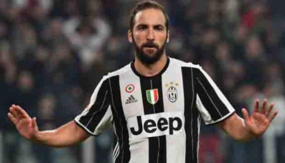 Gonzalo Higuaín dejaría a la Juventus tras la llegada de Cristiano Ronaldo. Medios informan que el argentino podría llegar al Chelsea.