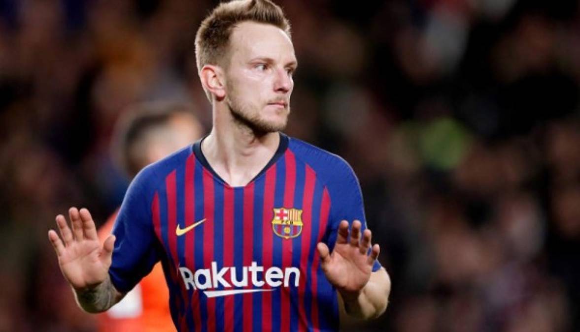 Rakitic: El mediocampista croata pide una mejora salarial y en el Barcelona no le han respondido, por lo que algunos medios señalan que podría salir del club. Aunque todo indica que Ernesto Valverde no quiere que se marche ya que es un hombre de confianza.