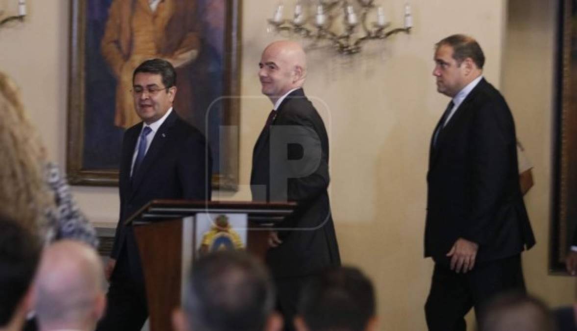 Gianni Infantino fue recibido en casa de Gobierno por el presidente Juan Orlando Hernández de la República de Honduras. Este fue el primer acto de presencia del italo-suizo en suelo catracho.