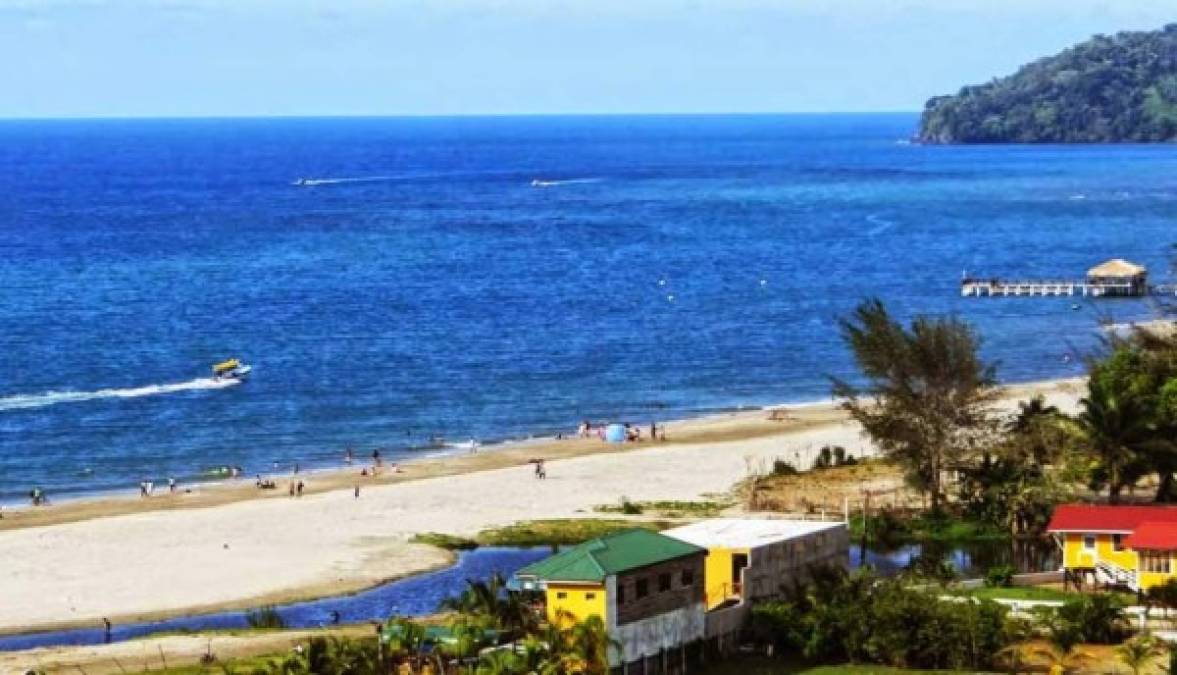 Tela famosa por sus playas y riqueza cultural garífuna.