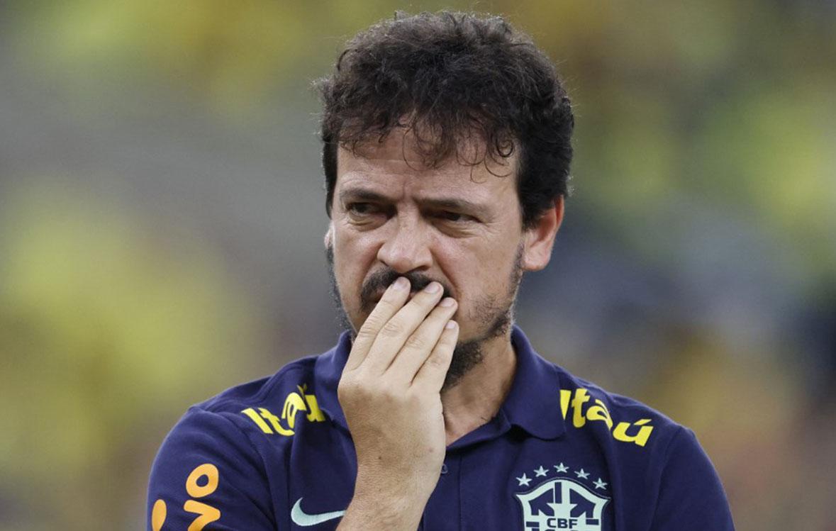 Selección de Brasil despide a su seleccionador Fernando Diniz