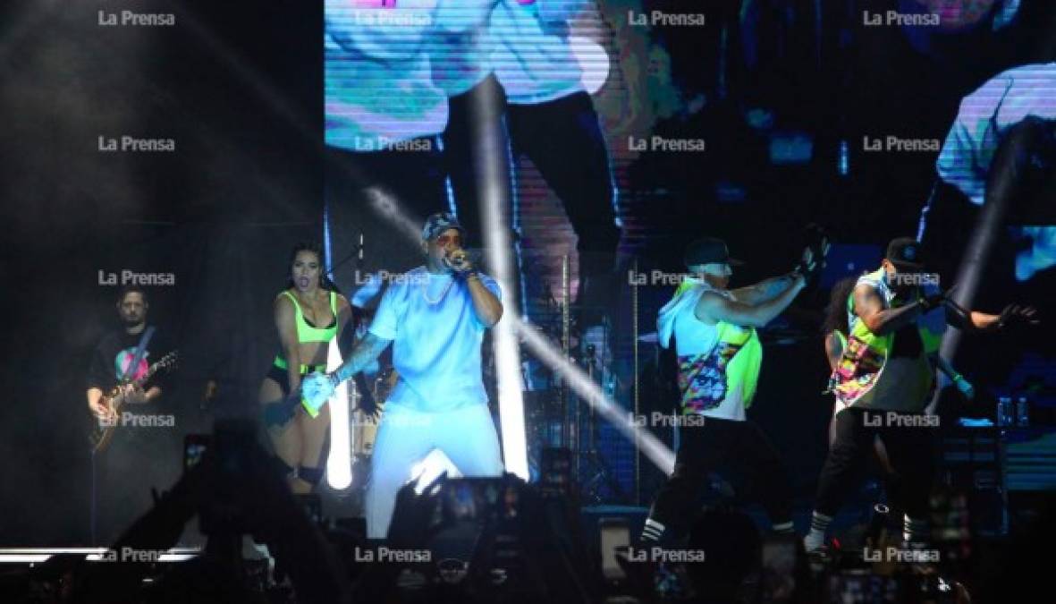 El cantante de origen puertorriqueño Daddy Yankee, hizo vibrar con su música a todos los presentes en el concierto que brindó la noche de viernes en el estadio Francisco Morazán.