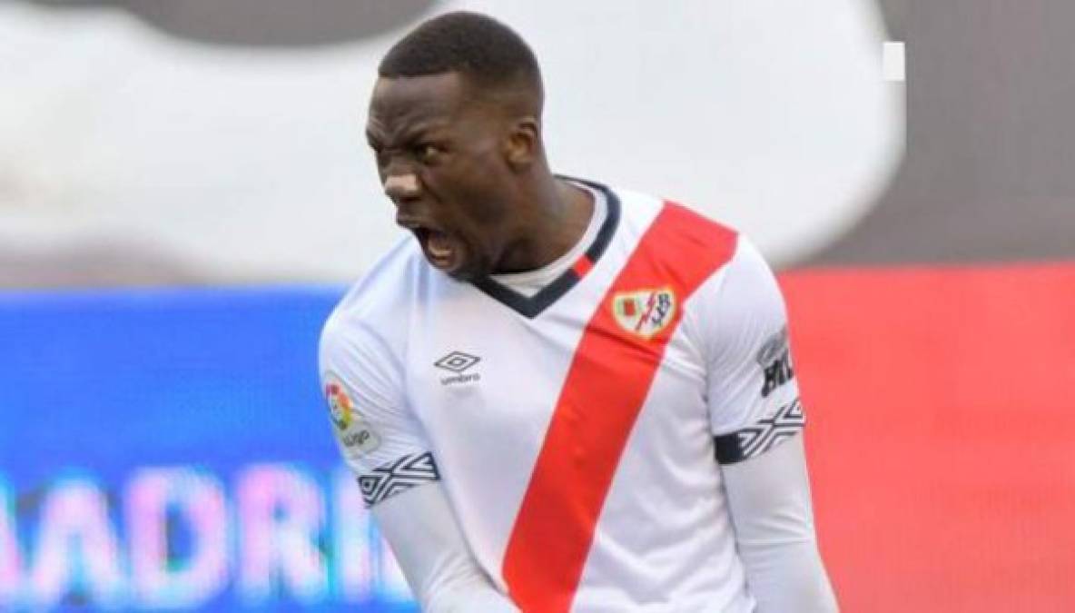 Luis Advíncula es virtualmente jugador de Boca Juniors. El lateral peruano viajará a Buenos Aires para finiquitar su arribo al club Xeneize. Ha jugado en las últimas campañas con el Rayo Vallecano de Madrid.