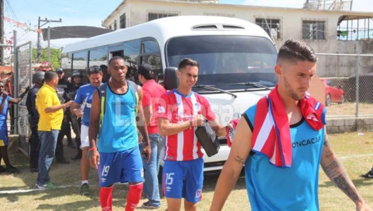 Los futbolistas del Olimpia fueron bien recibidos en Roatán.