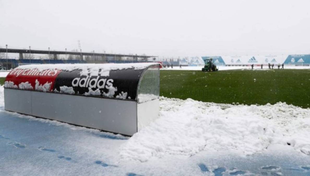 La fuerte nevada en Madrid afectó de lleno a los jugadores del Real Madrid, ya que la mayoría viven en la afueras de la capital y tenían serias dificultades en desplazarse hasta Valdebebas, una de las zonas más afectadas por la nieve, por lo que el club ha suspendido el entrenamiento. Foto: Real Madrid.