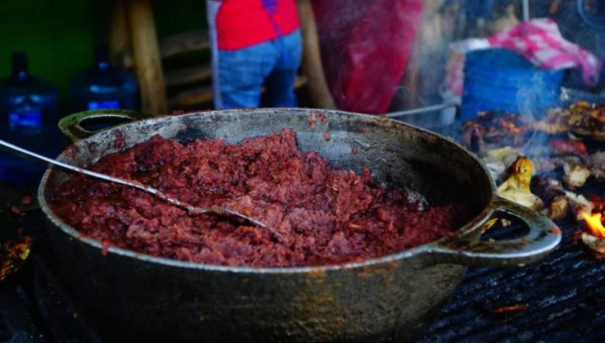 El toque principal de cada platillo del interior del Honduras es la cocción a fuego lento. Esta manera de cocinar le da el sabor perfecto a cada plato y en cada bocado se logra sentir el amor con que fue elaborado.