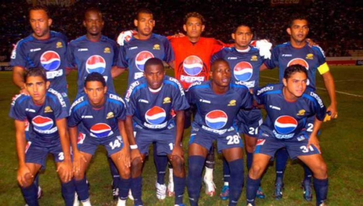 Este fue el 11 titular de aquel Motagua que conquistó la Copa Uncaf al vencer 1-0 al Saprissa, fue en diciembre del 2007. Hoy te mostramos la vida que llevan en la actualidad los futbolistas que le dieron una de las más grandes alegrías a la afición azul.