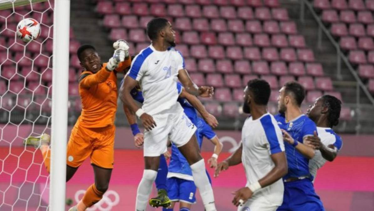 El infortunio de Elvin Casildo le pasó factura a Honduras. Otro ángulo del autogol.