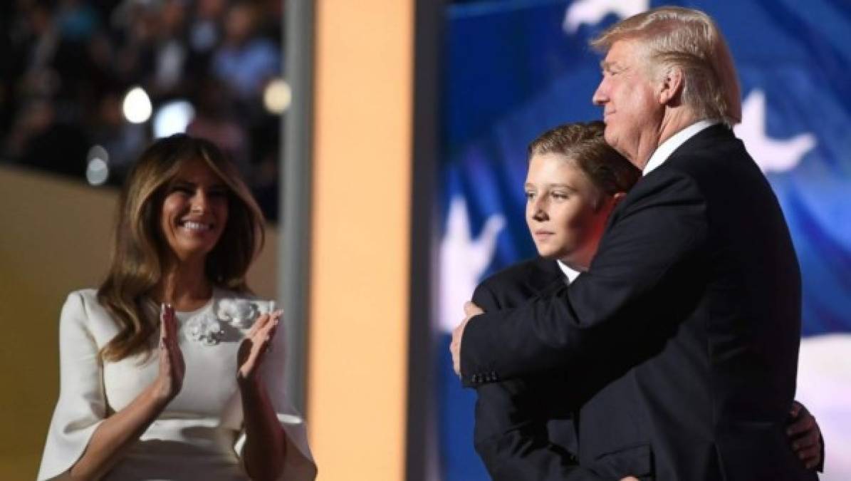 En tanto, Barron Trump permanece en Nueva York, a la espera de terminar su año escolar para mudarse oficialmente a la Casa Blanca, junto a la primera dama, Melania.