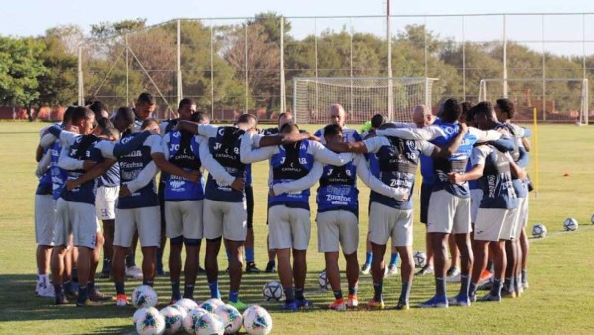 La selección de Honduras, ya eliminada de la Copa Oro, busca este martes cerrar con dignidad ante El Salvador en duelo de la tercera jornada. Fabián Coito alista varios cambios por lo que se reportan varias sorpresas en el 11 titular.