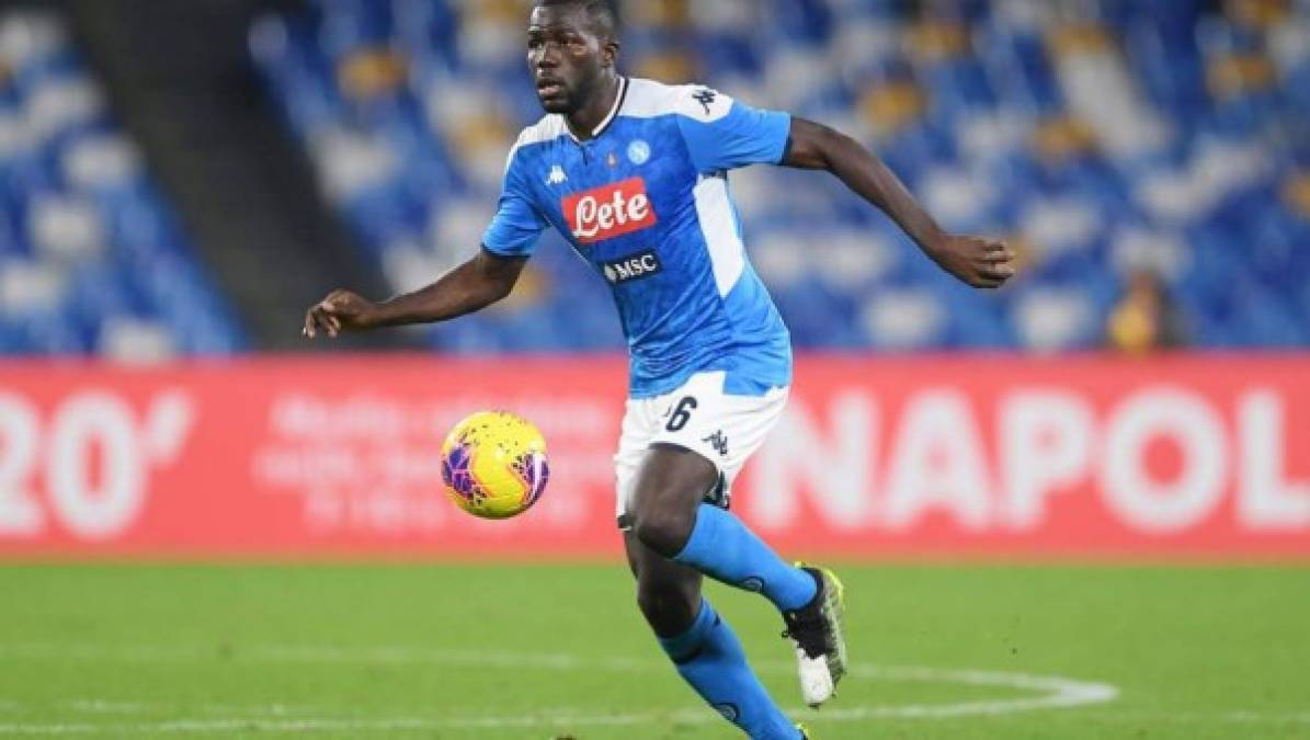 Kalidou Koulibaly: El defensa senegalés estaría a un paso de convertirse en nuevo jugador del Manchester City de la Premier League de Inglaterra. El central se ha convertido en los últimos años en pieza clave del Napoli en el sector defensivo.
