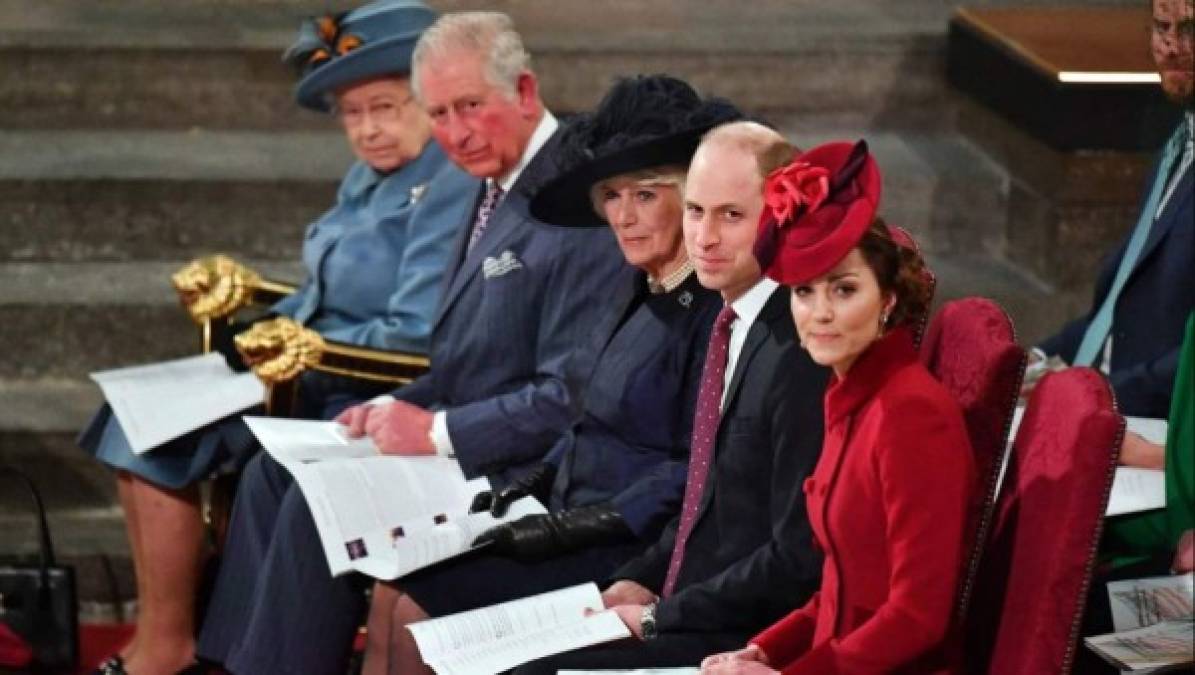 Marzo 9 Abadía de Westminster<br/>El príncipe Carlos acudió junto a su esposa Camilla a la misa anual de la Commonwealth, donde se reunió con la Familia Real, incluida su madre la Reina, y sus hijos William y Harry y nueras Kate Middleton y Meghan Markle, entre otros. En el evento también se encontró con varios dignatarios, incluido el primer ministro de Reino Unido Boris Johnson.<br/>