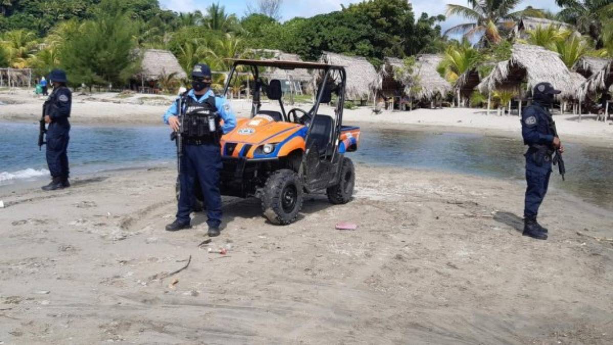 Elementos de la Policía Nacional realizan patrullajes en zonas de playas en Tela, Atlántida.