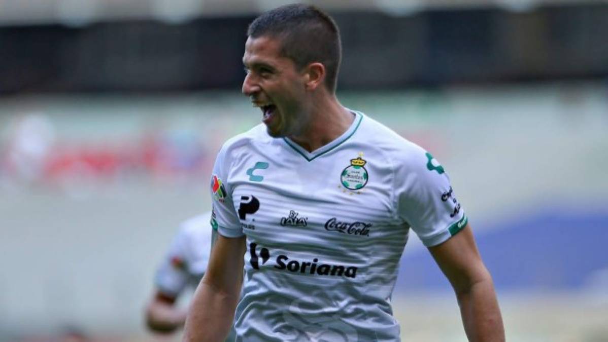 Martín Nervo - Defensa argentino del Santos Laguna de México.