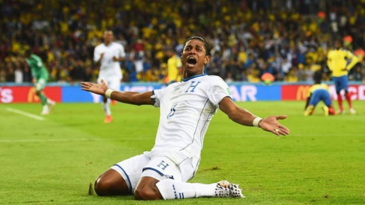 Carlo Costly, el último goleador de Honduras en un Mundial (Brasil 2014), aparece en la delantera de Rubio. Primero había dicho a 'Tyson' Núñez, pero después corrigió y puso a 'El Cocherito'.