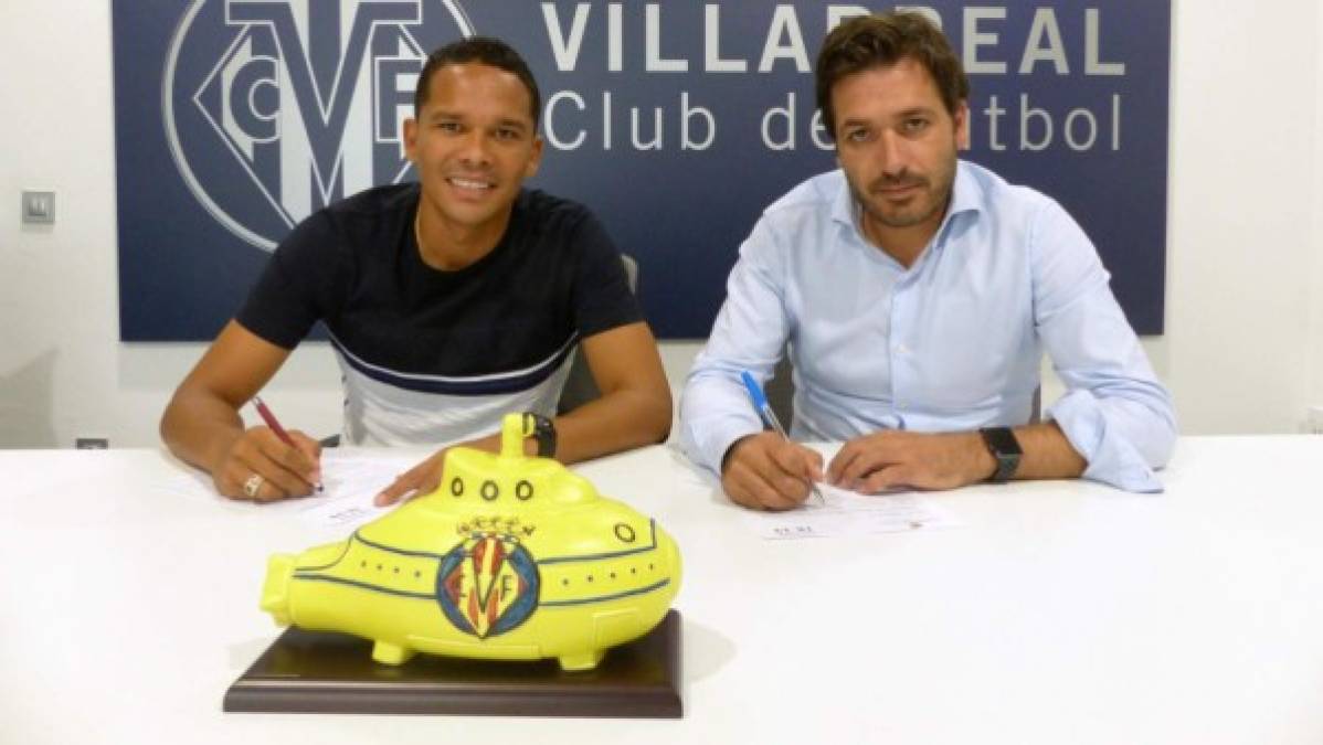 Carlos Bacca vuelve al Villarreal. El delantero colombiano marcó 18 goles la temporada pasada con el submarino amarillo. La operación está incluida en el movimiento de Samu Castillejo al AC Milan. Firma por cuatro temporadas.