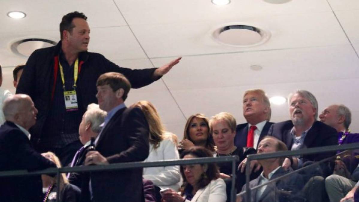 El actor estadounidense Vince Vaughn se encontraba también en el juego, donde aprovechó para saludar a Trump y Melania.