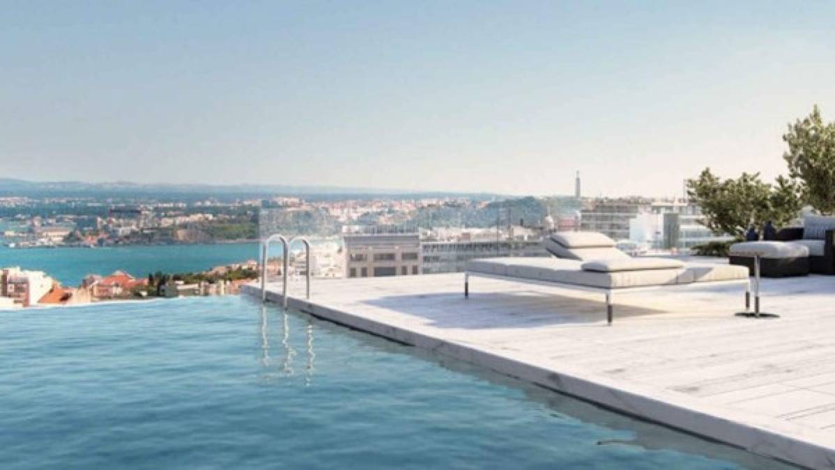 La terraza cuenta además con una enorme piscina infinita para disfrutar de las mejores horas del día. Junto a ella hay un pequeño jardín, una barbacoa y un solárium. (Foto: Vang Properties).