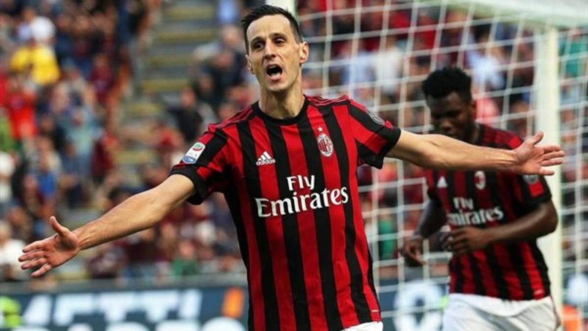 Nikola Kalinic se ha convertido en una opción para reforzar el ataque del Sevilla. Lo publica el Diario de Sevilla, que contempla una cesión o compra a precio asequible. El delantero croata del Milan tiene 30 años y un valor de mercado de unos 15 millones de euros.