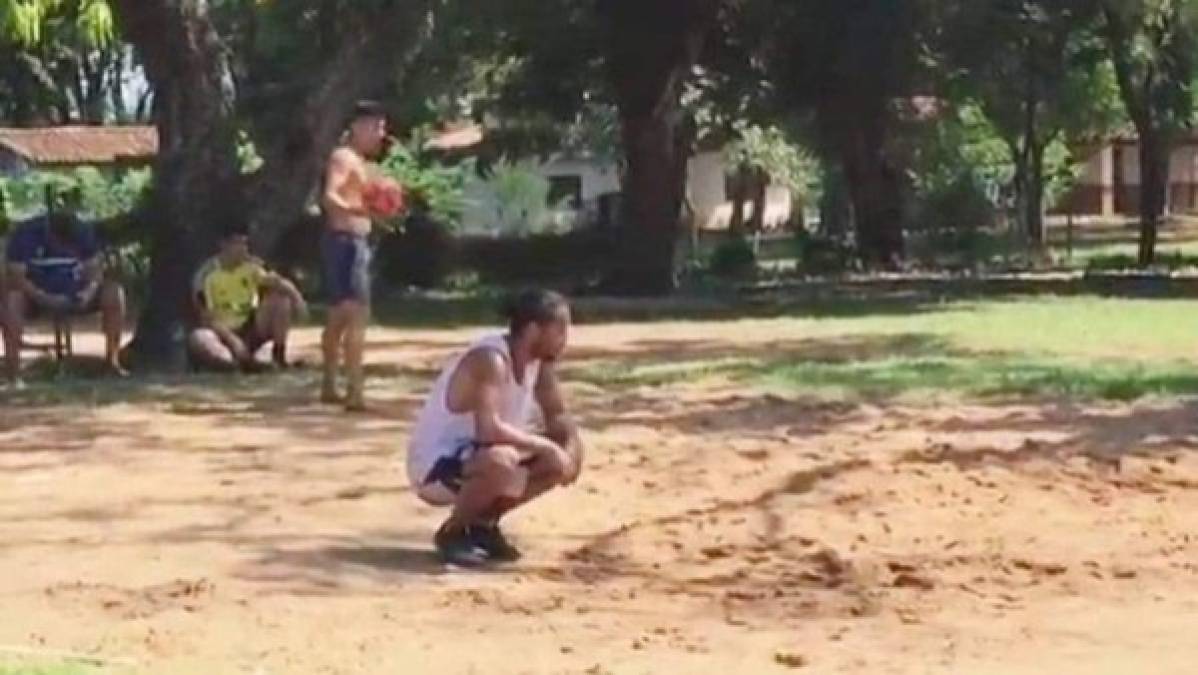 Ronaldinho participó en un torneo de fut-voley (deporte que siempre ha practicado durante sus vacaciones tal y como mostraba siempre en los vídeos que subía a sus redes sociales) pero acabó perdiendo.