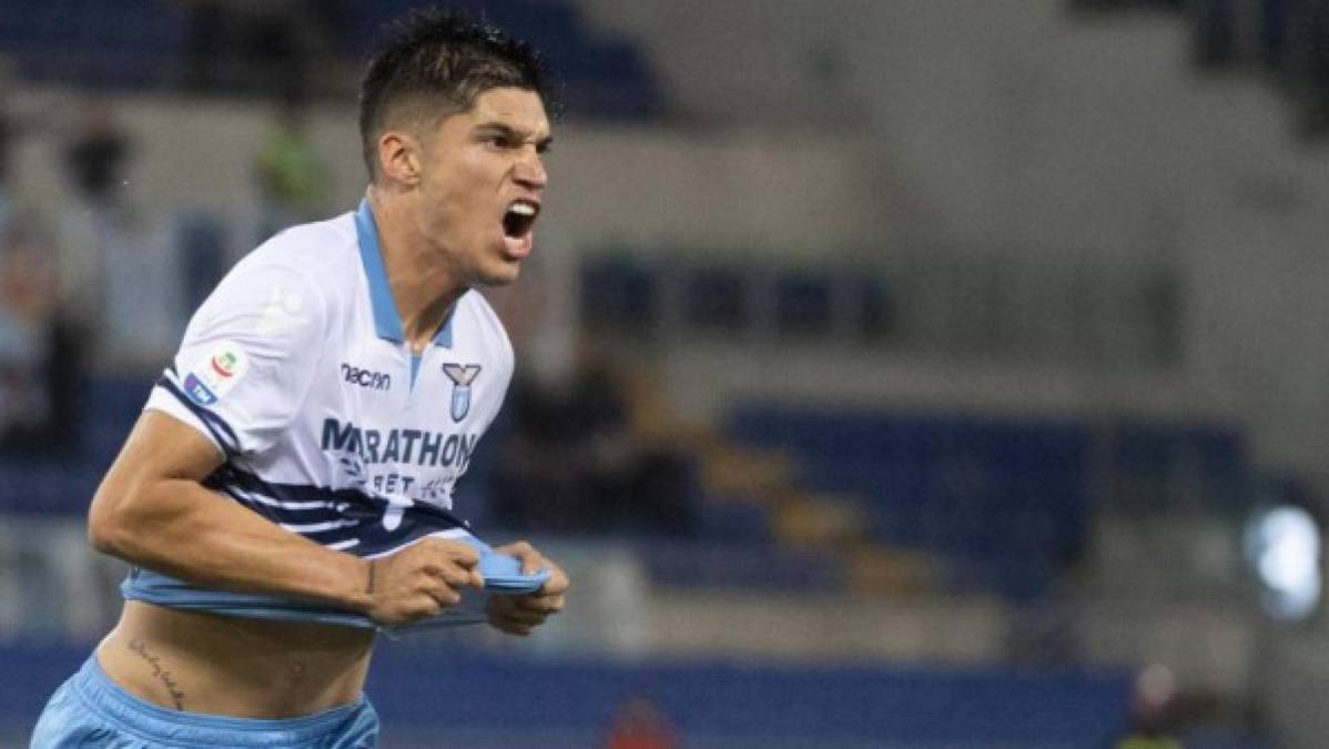 El delantero argentino Joaquín Correa cuenta con 24 años de edad y ha conquistado el corazón de la ex de Cristiano Ronaldo, Desiré Cordero. El atacante juega en la actualidad en el Lazio, anteriormente estuvo en las filas del Sevilla, Sampdoria y Estudiantes de Argentina.