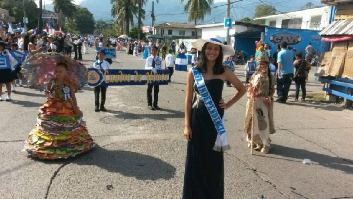 Derroche de civismo en La Ceiba por parte de escolares<br/>