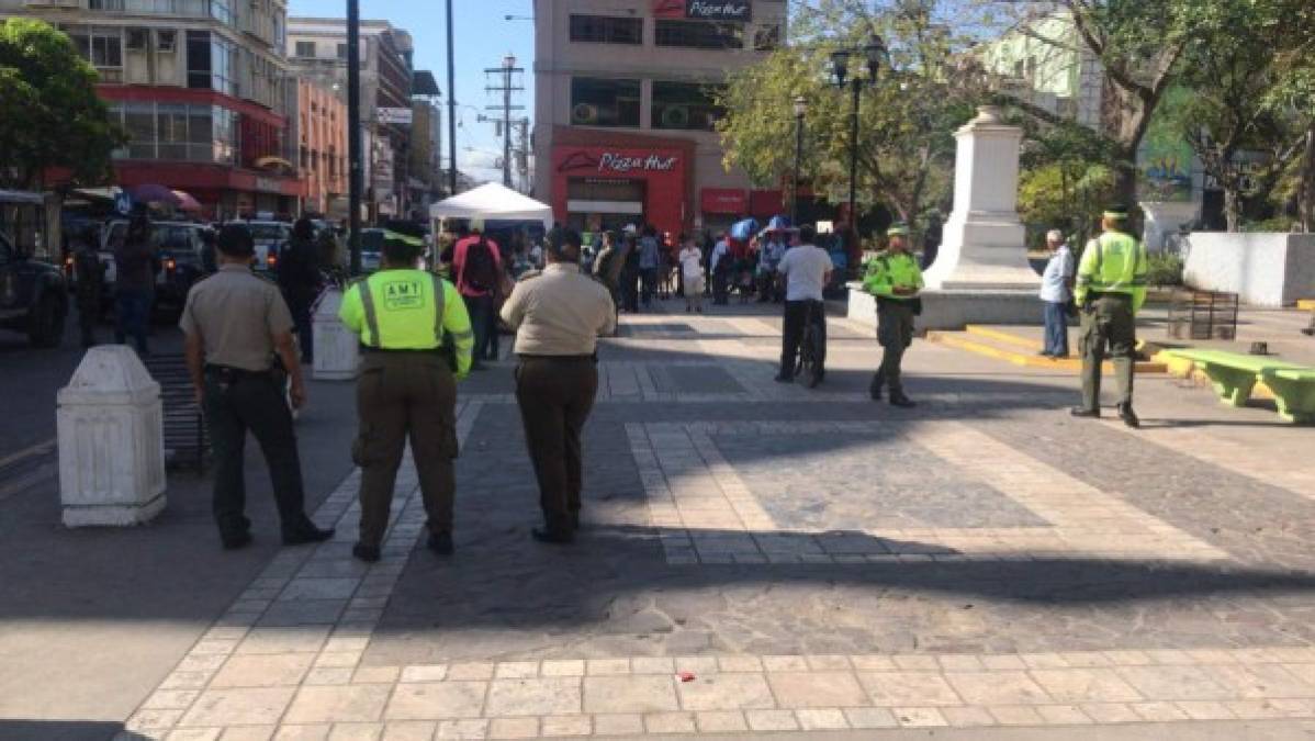 Los vendedores del centro de San Pedro Sula también fueron desalojados este día.