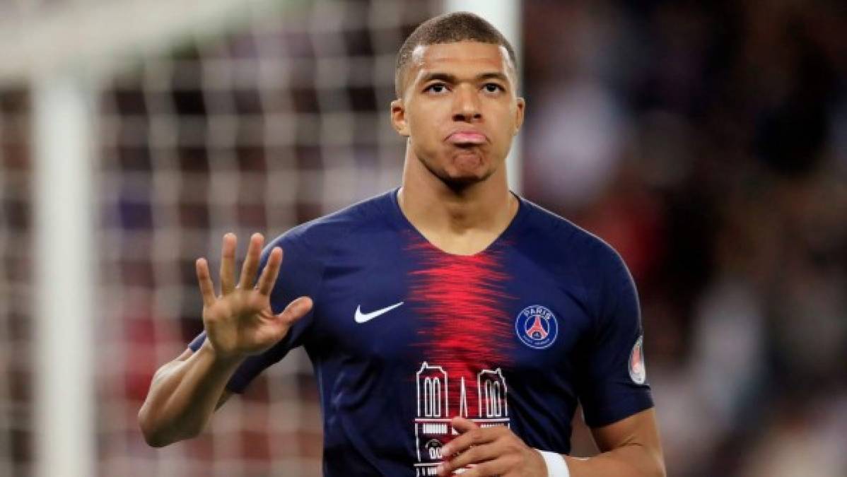 Según RMC Sport, el Paris Saint-Germain está negociando con el delantero internacional francés Kylian Mbappé la ampliación de su contrato que finaliza el 30 de junio de 2023. El club parisino ofrece un considerable aumento de sueldo al joven goleador que está en la mira del Real Madrid, entre otros clubes.