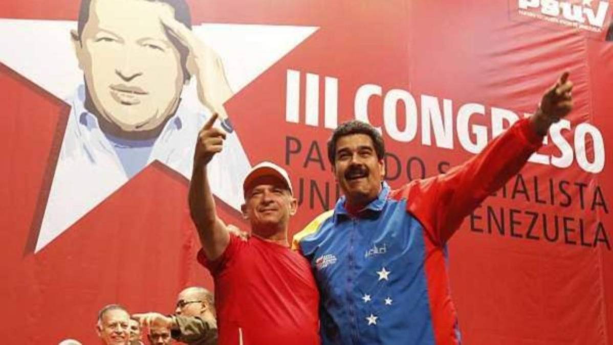 El ex jefe de inteligencia militar venezolano Hugo Carvajal, de 59 años de edad, es otro de los allegados a Maduro buscado por EEUU. Carvajal causó revuelo por romper con el chavismo y revelar datos del círculo íntimo de Maduro a las autoridades españolas.