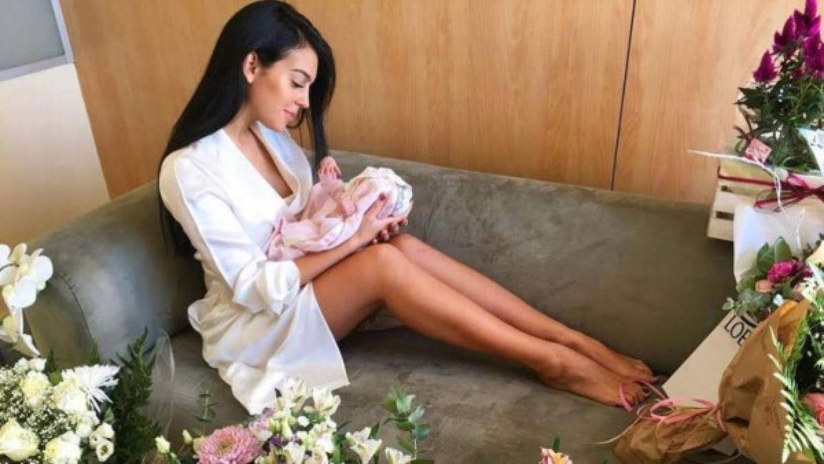 La modelo dio a luz a la cuarta hija del futbolista madridista en noviembre pasado.<br/><br/>Alana Martina es la única hija de Ronaldo que conoce a su madre biológica, ya que los gemelos del portugués fueron gestados por surrogación.