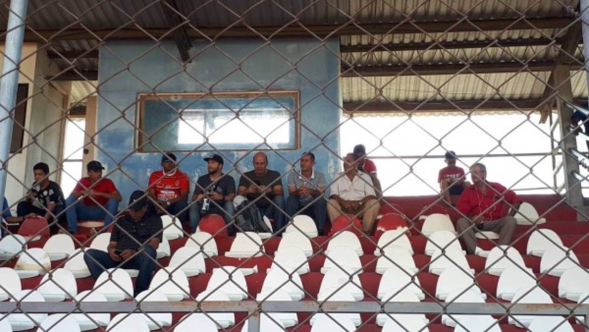 Miguel Falero, asistente técnico de Fabián Coito en la Selección de Honduras, estuvo presente en el partido Real Sociedad-Honduras Progreso en Tocoa.