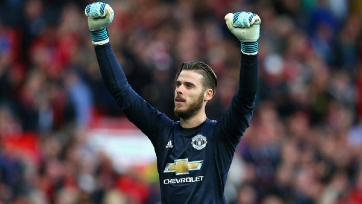 Según The Sun, el Manchester United está preparando una oferta de renovación para David de Gea, que se convertiría en el jugador mejor pagado junto a Paul Pogba. El portero española pasaría a cobrar 330.000 euros semanales.