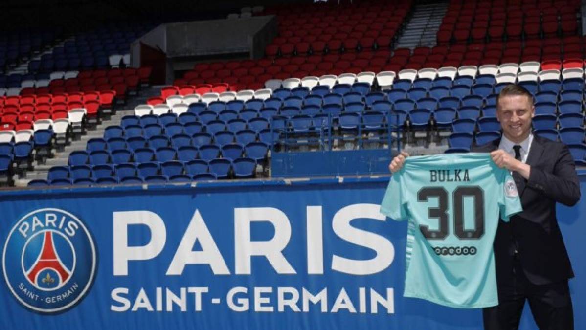 El París Saint Germain confirmó el fichaje de Marcin Bulka, portero de 19 años, procedente del Chelsea. El polaco jugará las próximas dos temporadas en el club francés. Se formó como portero en la FCB Escola Varsovia.