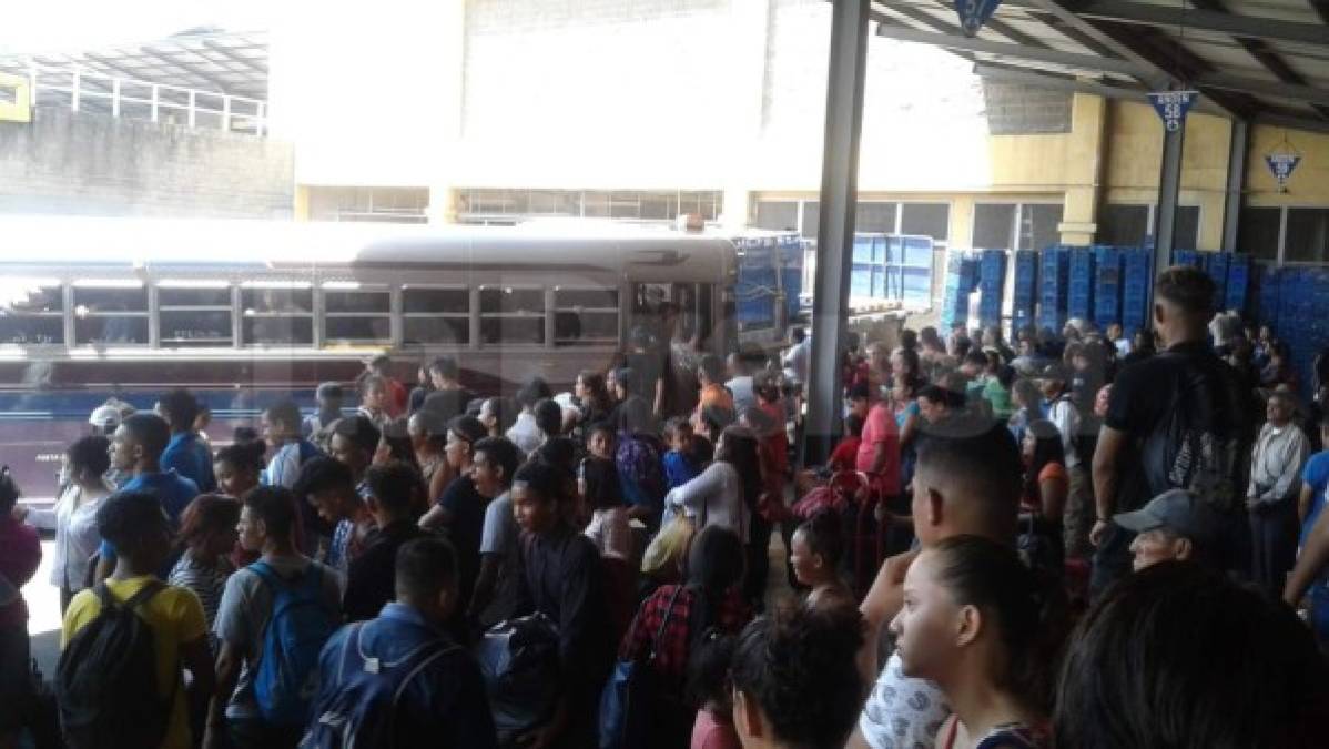 Durante toda esta semana esperan que por la terminal circulen 1,800,000 personas. Solo entre hoy y mañana circularán al menos 900,000 personas.<br/>